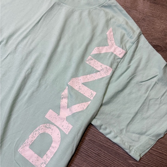 •DKNY SPORT• CROPPED TEE - Picture 3 of 4
